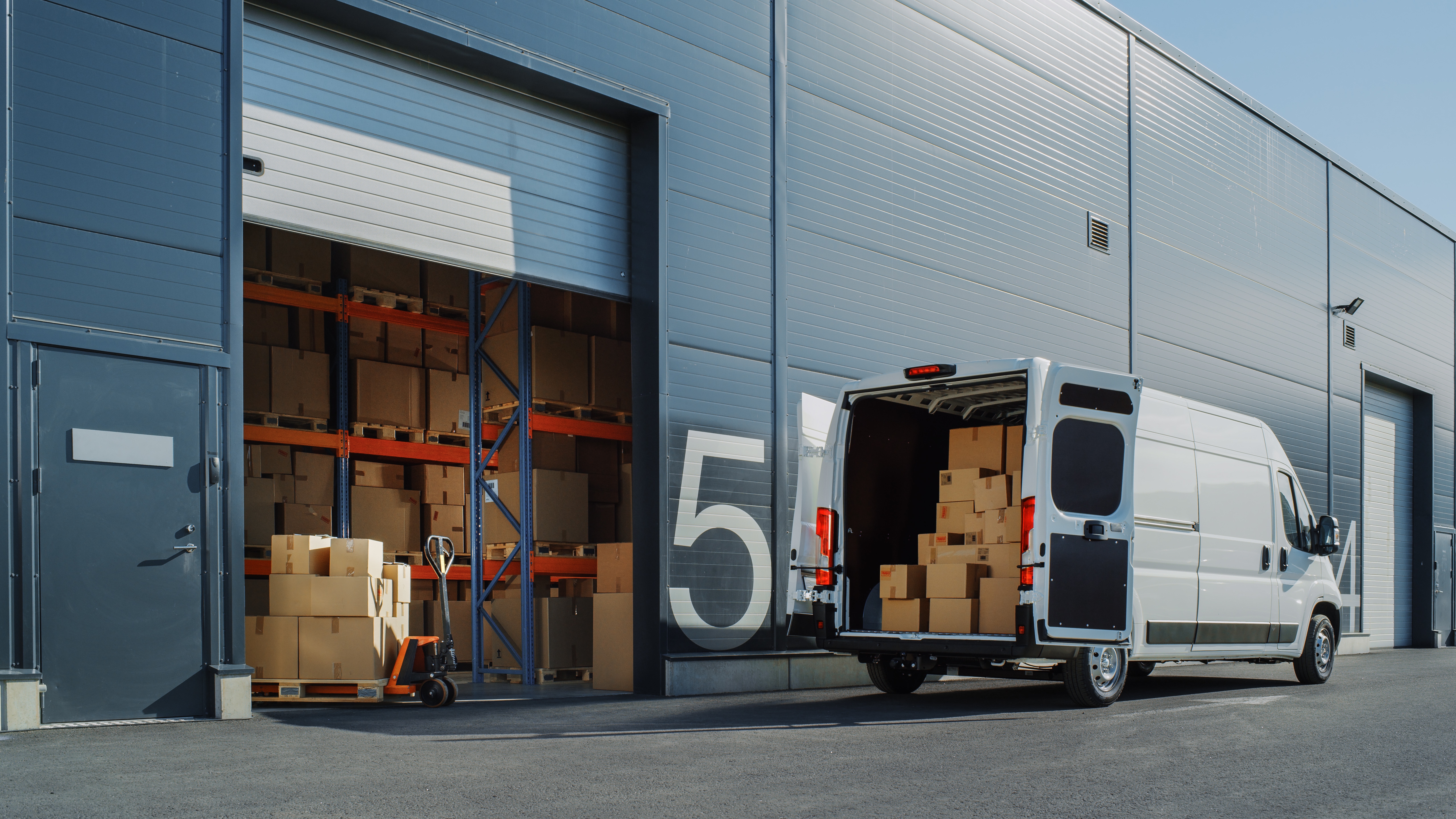 A van full of parcels arrives at the warehouse for last-mile fulfillment
