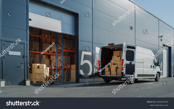 A van full of parcels arrives at the warehouse for last-mile fulfillment